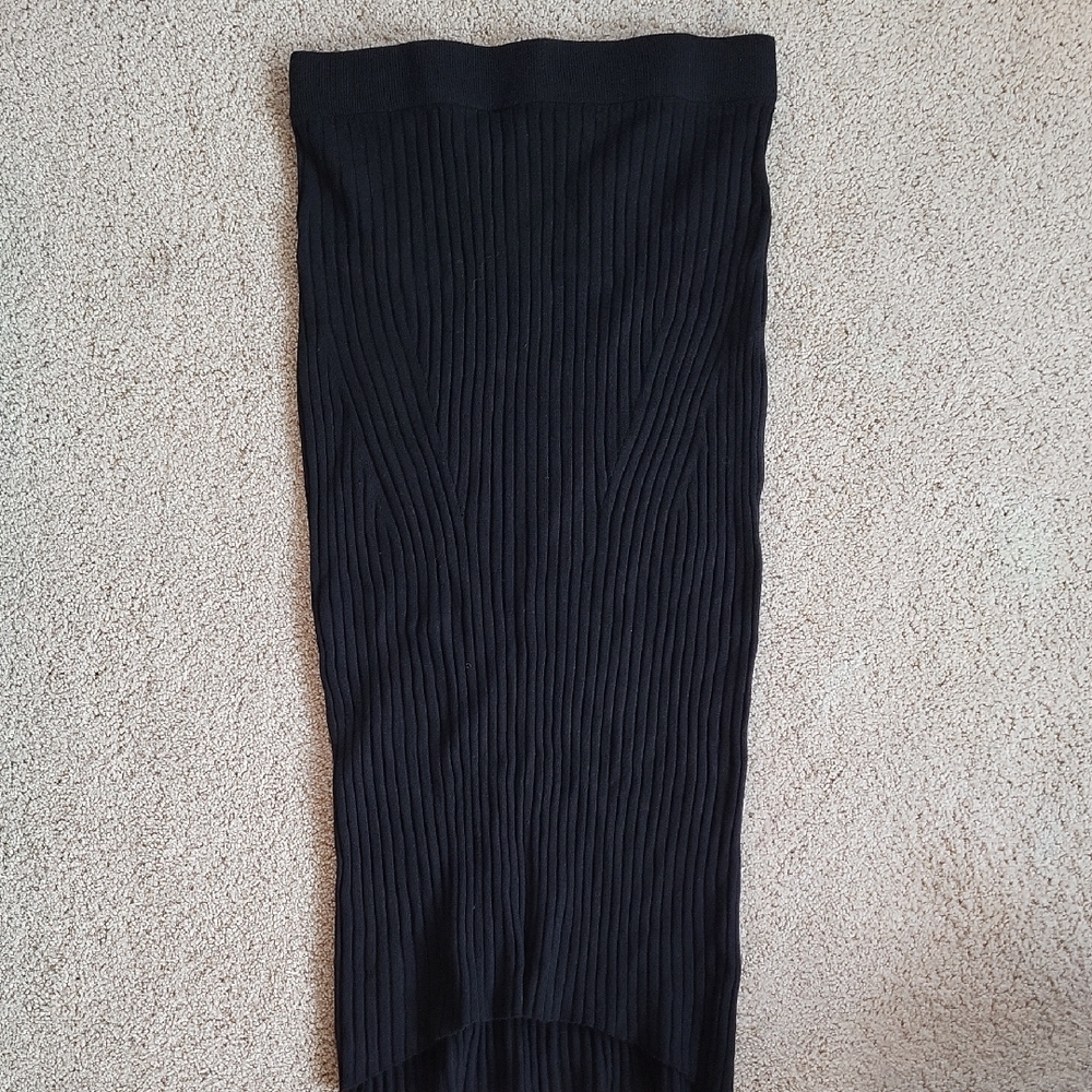 Elegant Black Ribbed Skirt